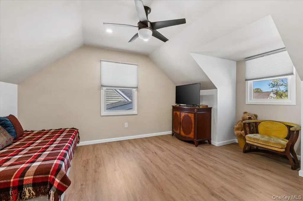 10 Lea Place Albertson NY 11507