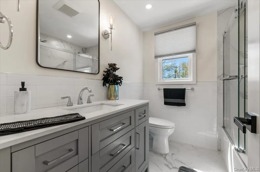 10 Lea Place Albertson NY 11507