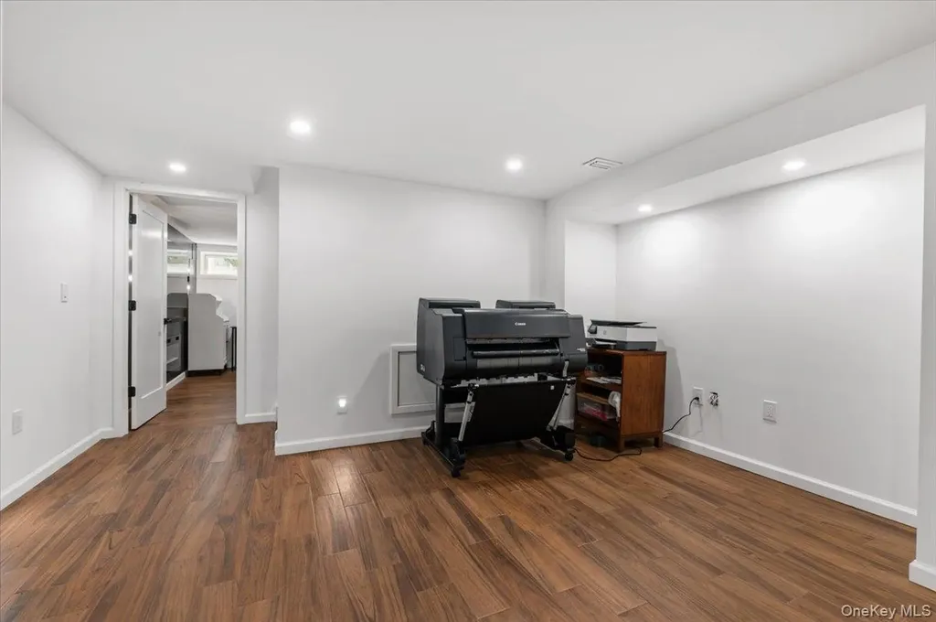 10 Lea Place Albertson NY 11507