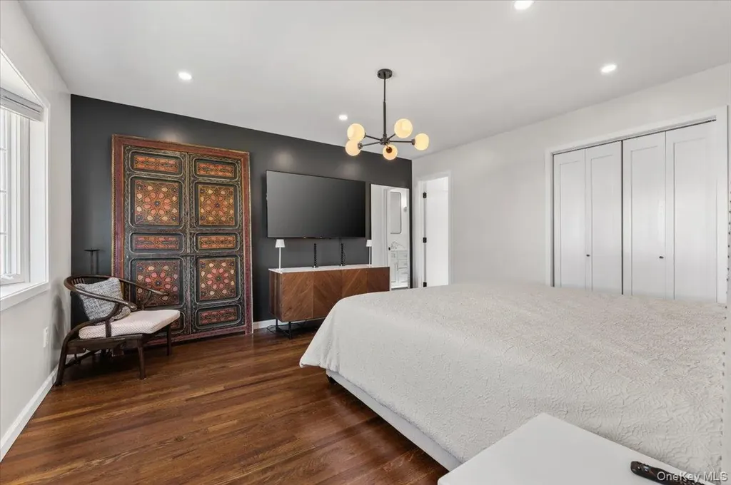 10 Lea Place Albertson NY 11507