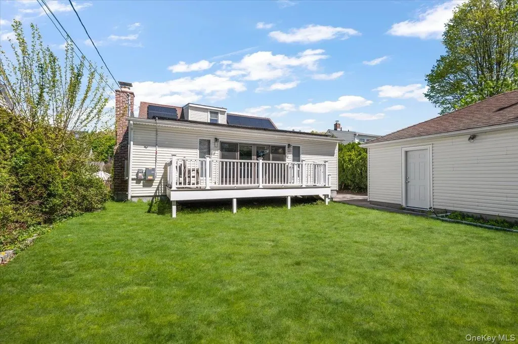 10 Lea Place Albertson NY 11507