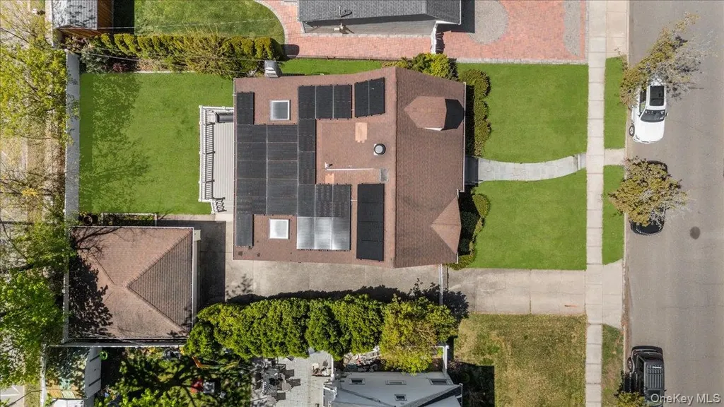 10 Lea Place Albertson NY 11507