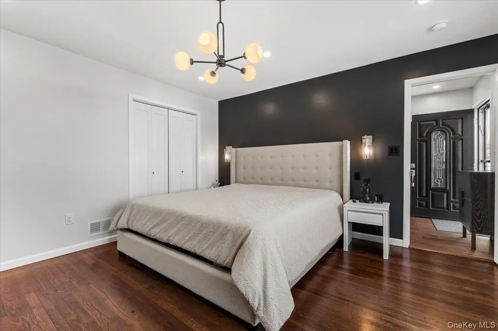 10 Lea Place Albertson NY 11507