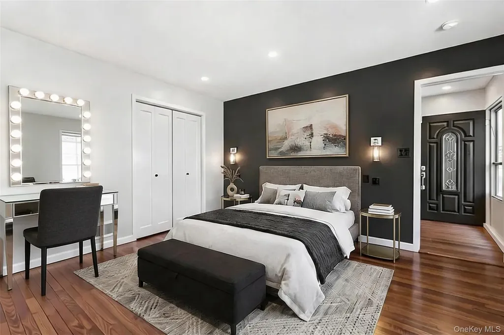10 Lea Place Albertson NY 11507