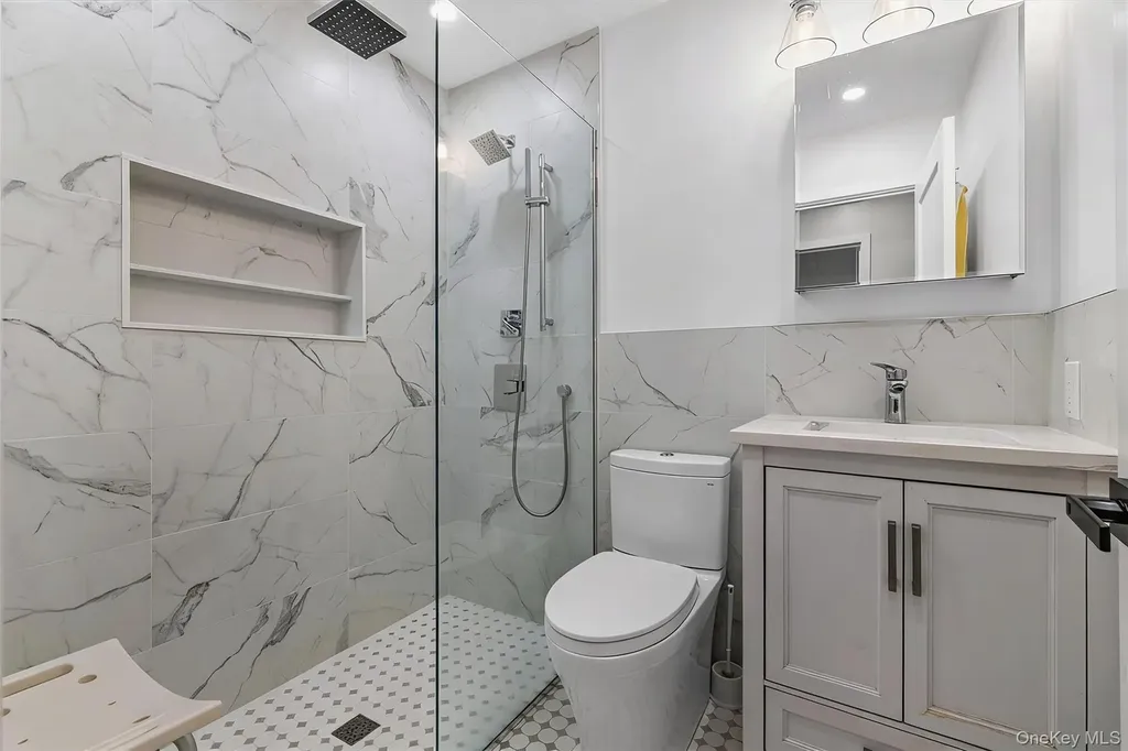 10 Lea Place Albertson NY 11507