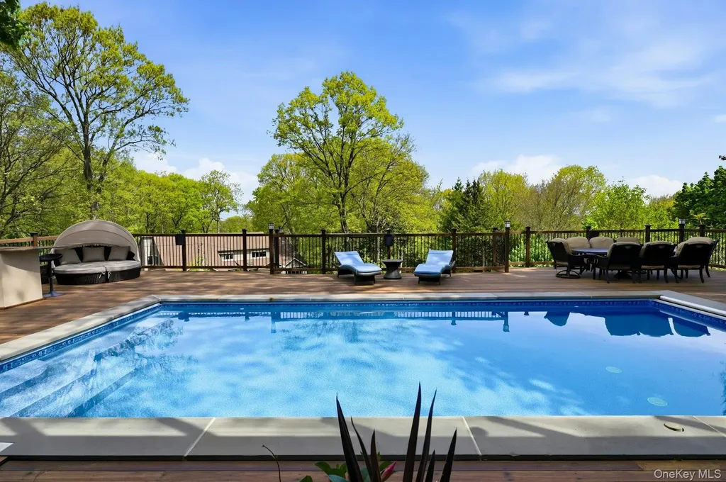 108 East Neck Road Huntington NY 11743