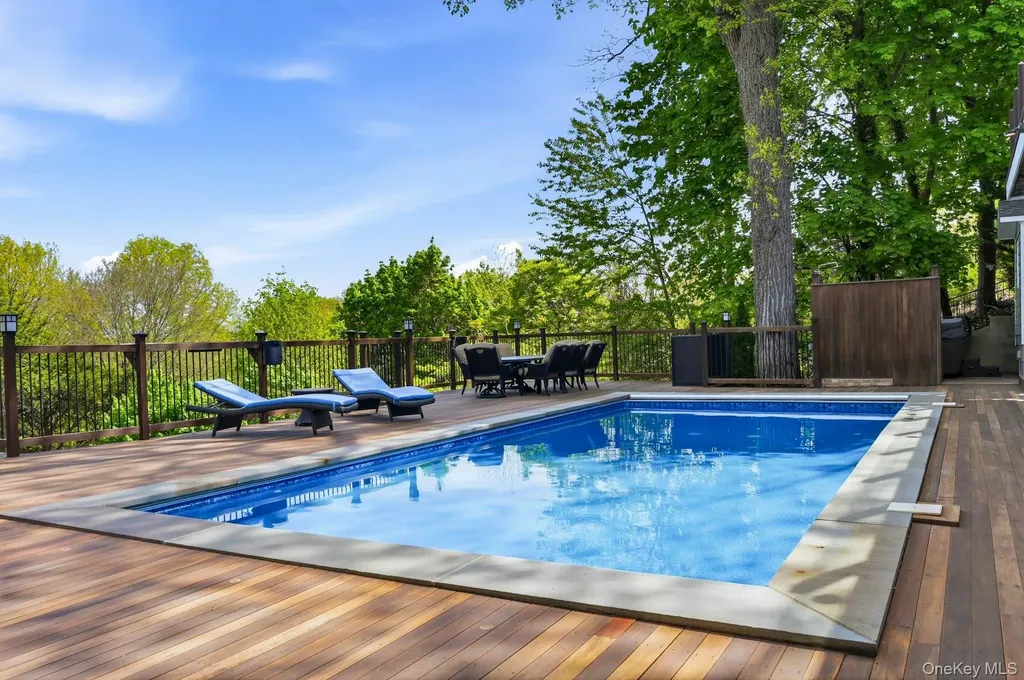 108 East Neck Road Huntington NY 11743
