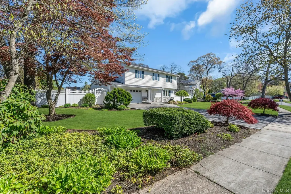 288 Bow Drive Smithtown NY 11787