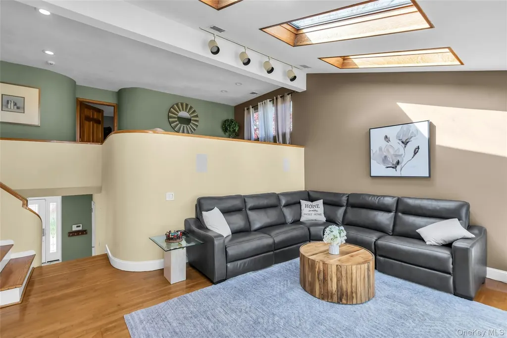 288 Bow Drive Smithtown NY 11787