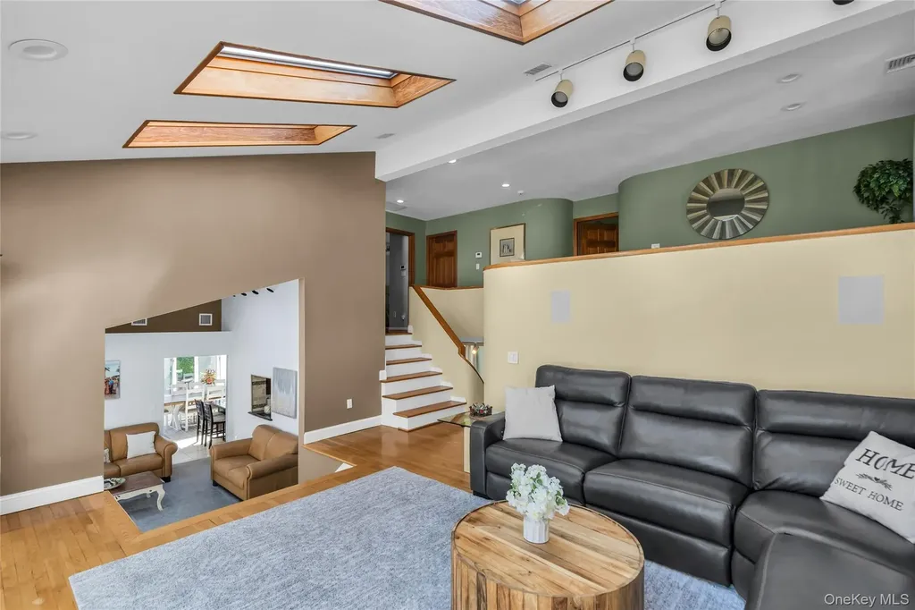 288 Bow Drive Smithtown NY 11787