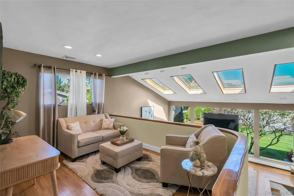 288 Bow Drive Smithtown NY 11787
