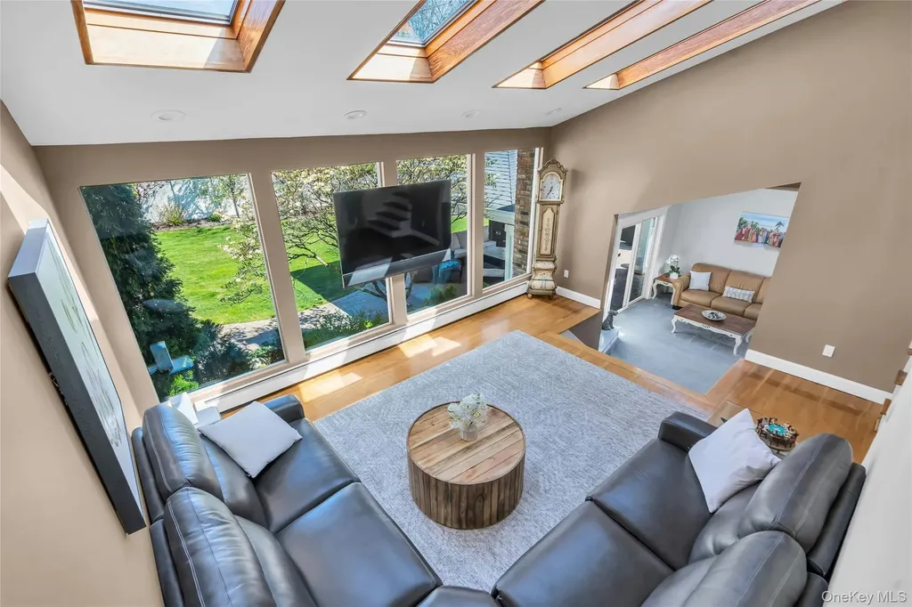 288 Bow Drive Smithtown NY 11787