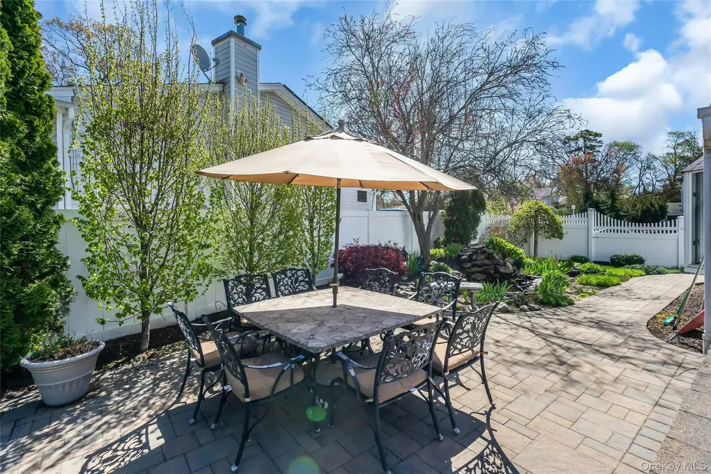 288 Bow Drive Smithtown NY 11787