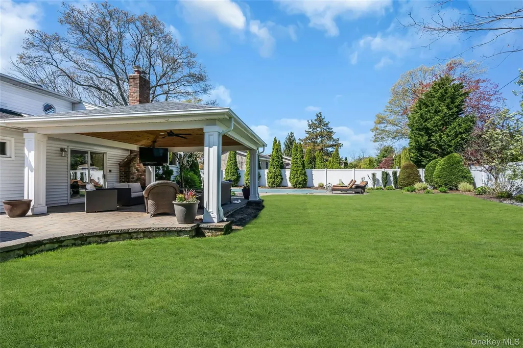 288 Bow Drive Smithtown NY 11787