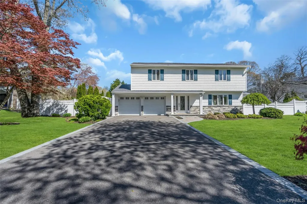 288 Bow Drive Smithtown NY 11787