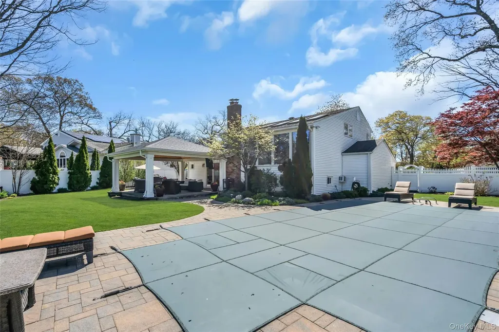 288 Bow Drive Smithtown NY 11787