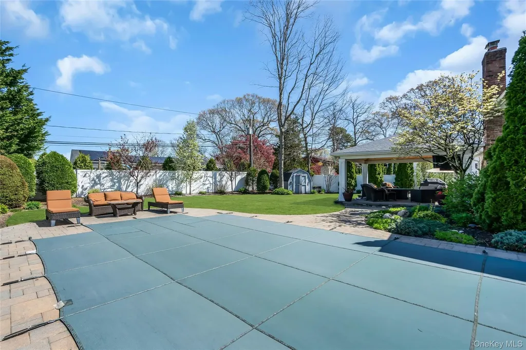 288 Bow Drive Smithtown NY 11787