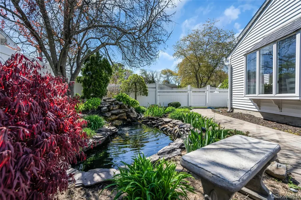 288 Bow Drive Smithtown NY 11787