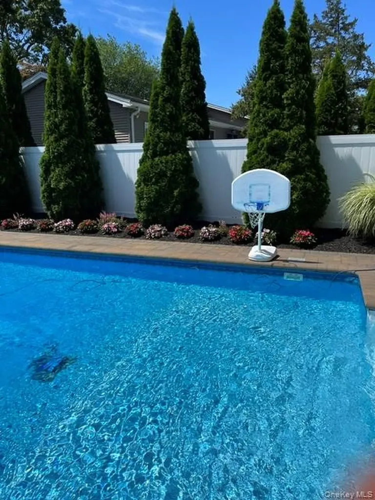 288 Bow Drive Smithtown NY 11787
