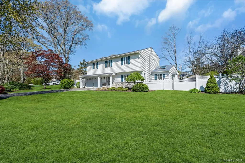 288 Bow Drive Smithtown NY 11787