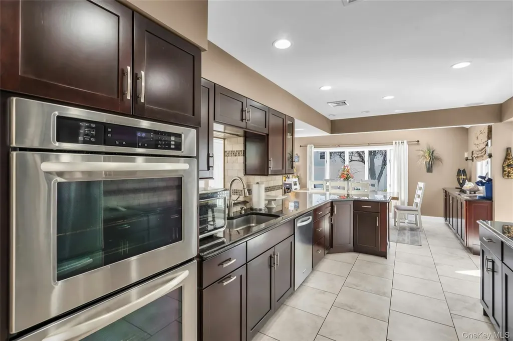 288 Bow Drive Smithtown NY 11787