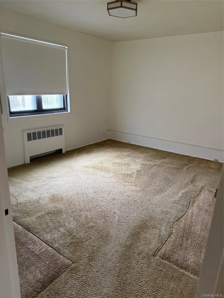 58-58 246th Crescent Douglaston NY 11362
