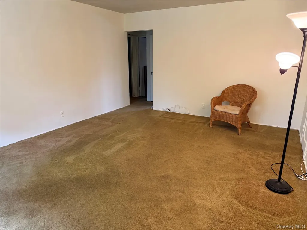 58-58 246th Crescent Douglaston NY 11362