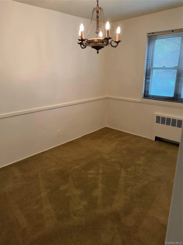 58-58 246th Crescent Douglaston NY 11362