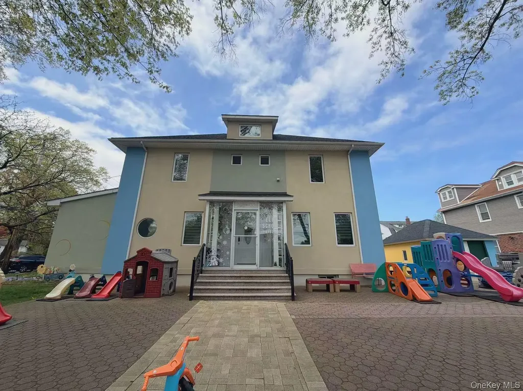 157-15 Oak Avenue Flushing NY 11355