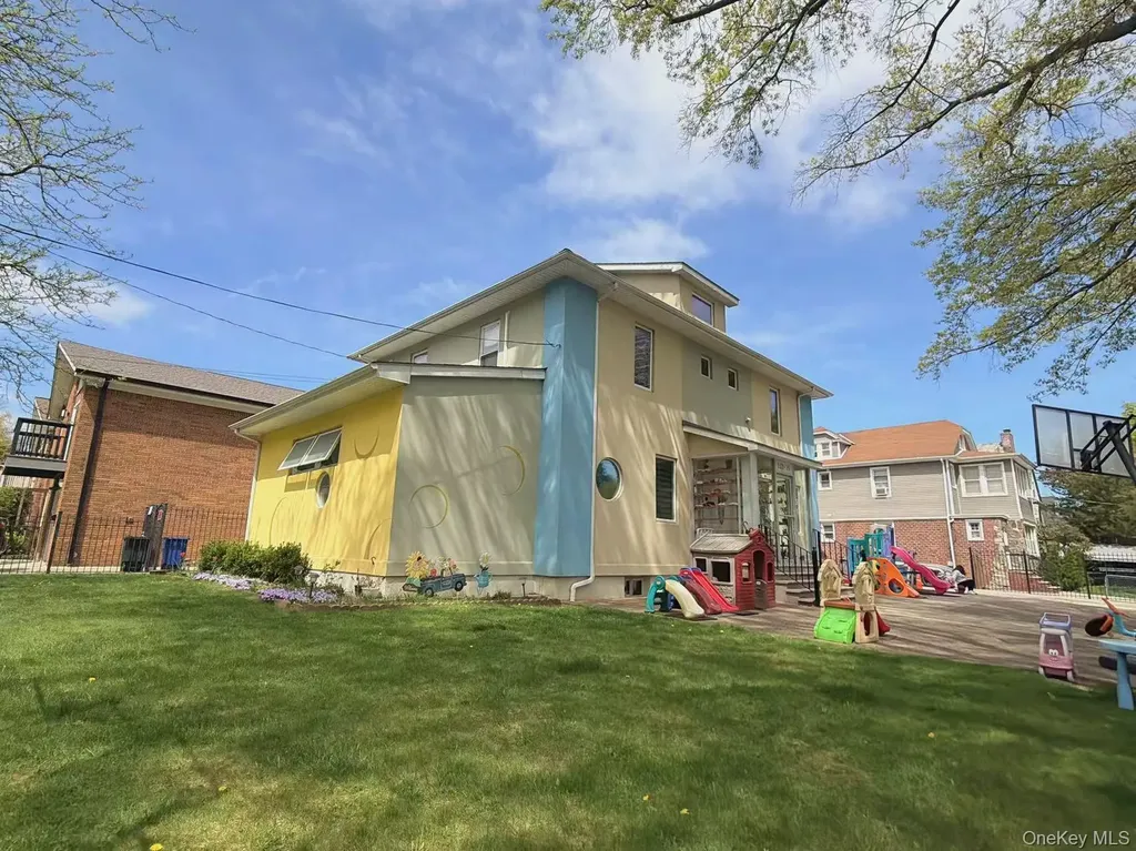 157-15 Oak Avenue Flushing NY 11355