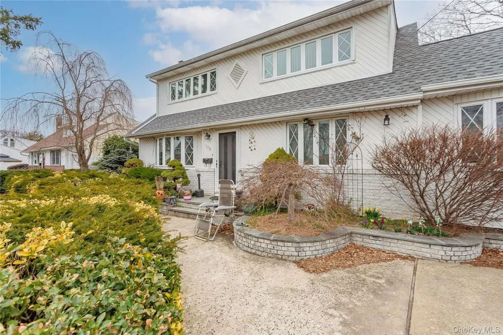 175 Wickfield Lane North Babylon NY 11703