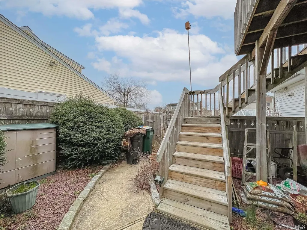 175 Wickfield Lane North Babylon NY 11703
