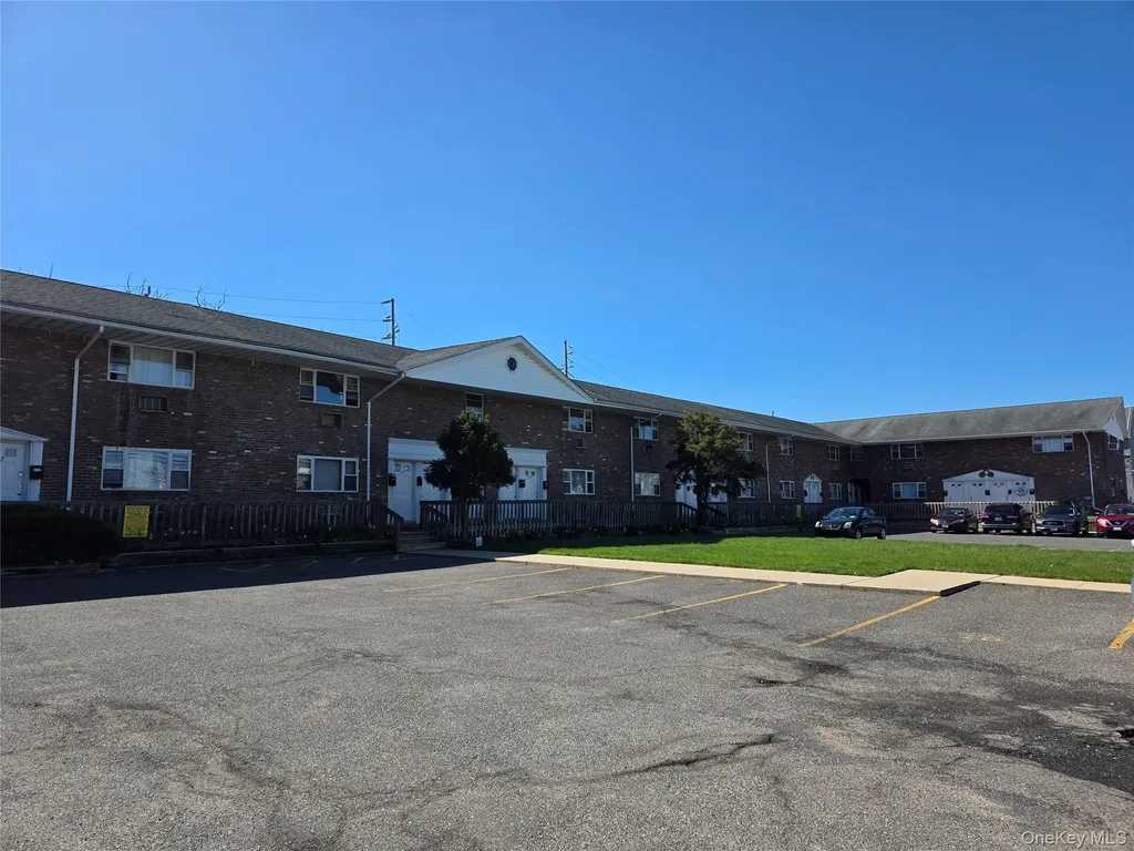 41 Quebec Road Island Park NY 11558