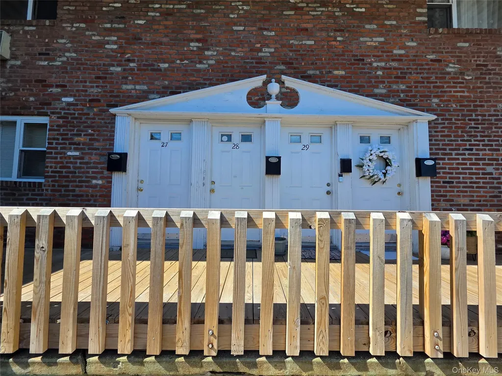 41 Quebec Road Island Park NY 11558