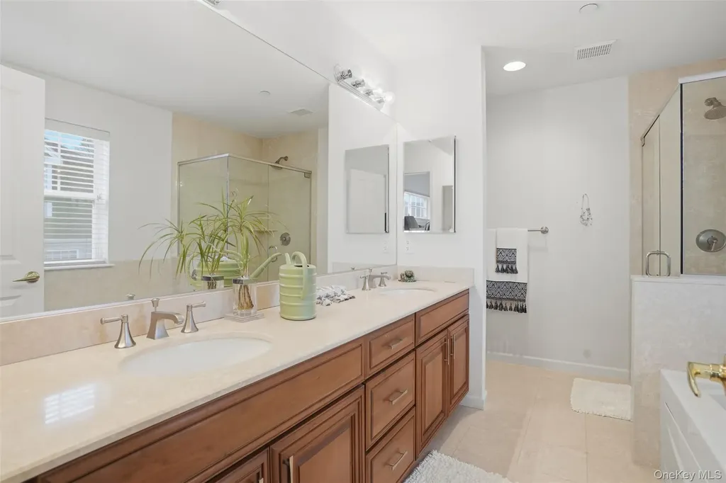 136 Hudson Pointe Drive Poughkeepsie NY 12601