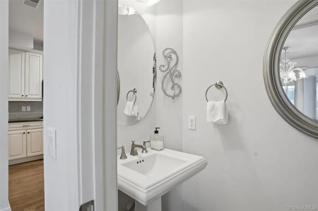 136 Hudson Pointe Drive Poughkeepsie NY 12601