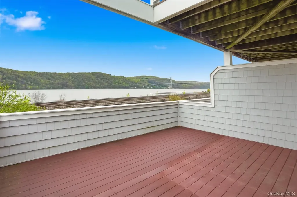 136 Hudson Pointe Drive Poughkeepsie NY 12601