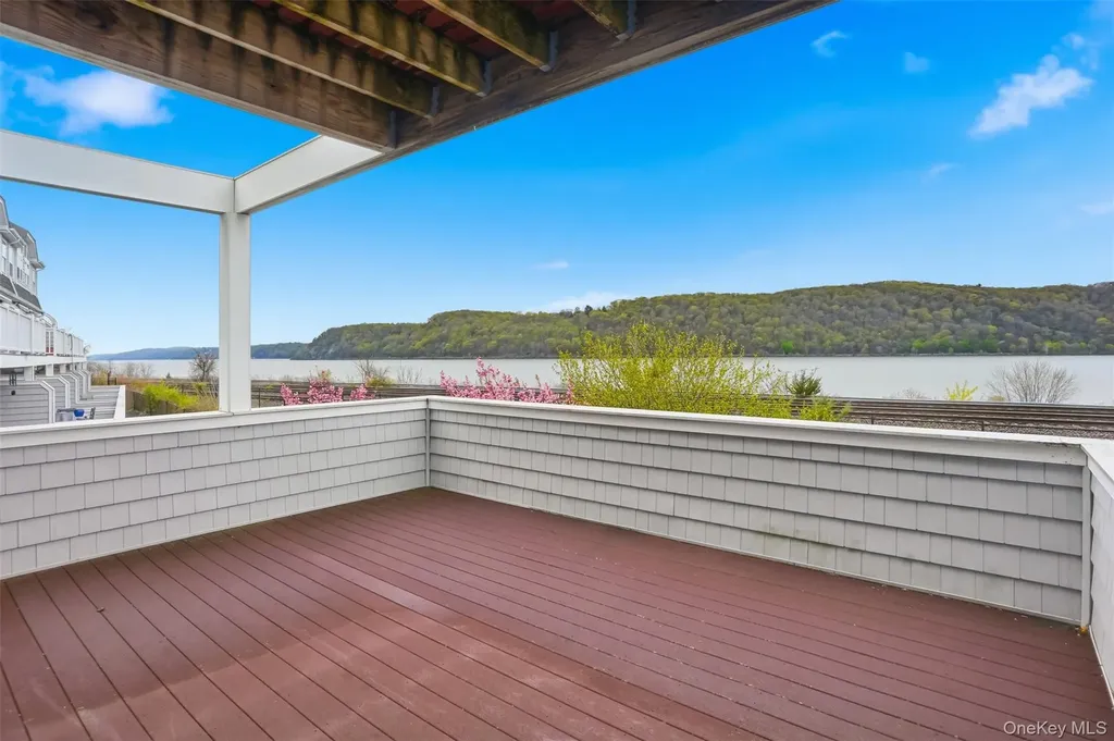 136 Hudson Pointe Drive Poughkeepsie NY 12601