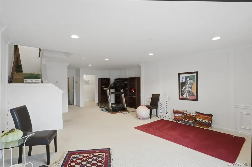 136 Hudson Pointe Drive Poughkeepsie NY 12601