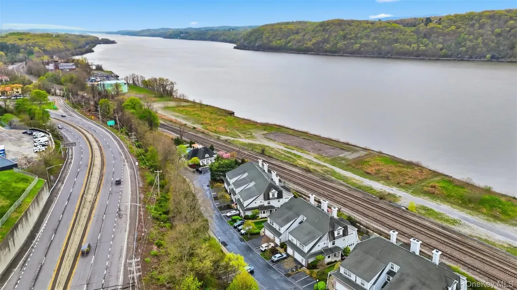 136 Hudson Pointe Drive Poughkeepsie NY 12601