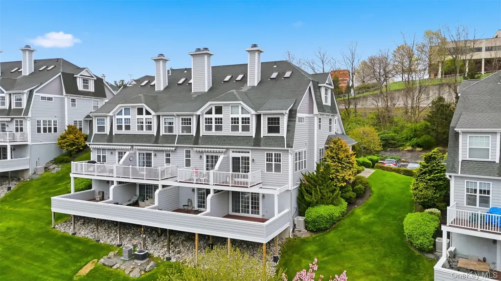 136 Hudson Pointe Drive Poughkeepsie NY 12601