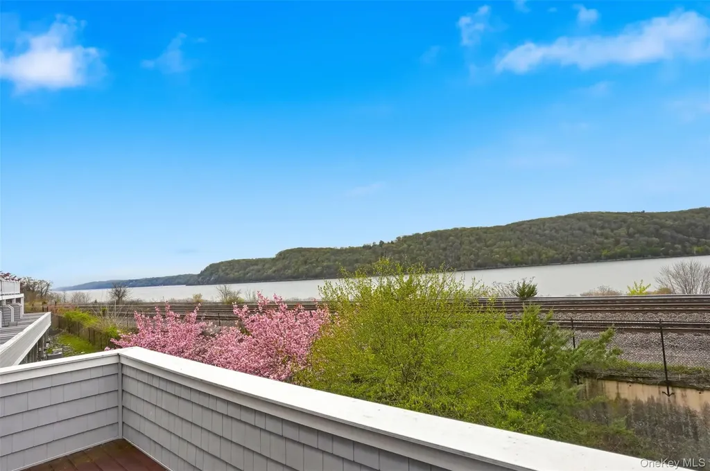 136 Hudson Pointe Drive Poughkeepsie NY 12601