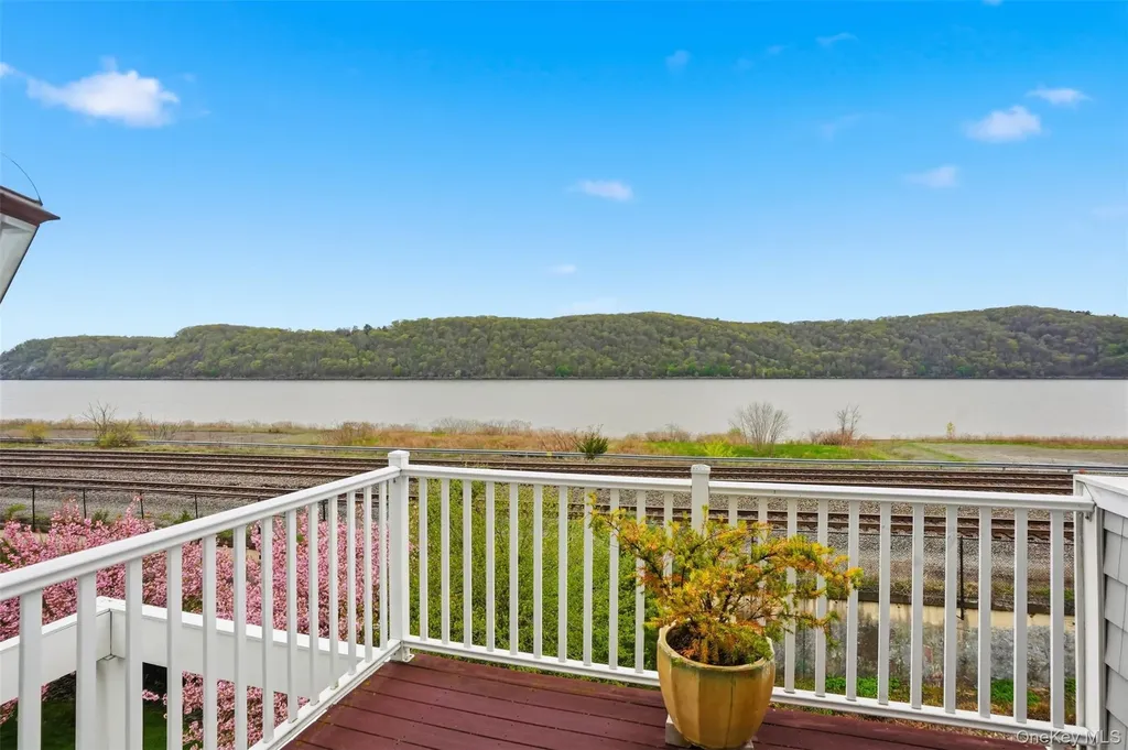 136 Hudson Pointe Drive Poughkeepsie NY 12601