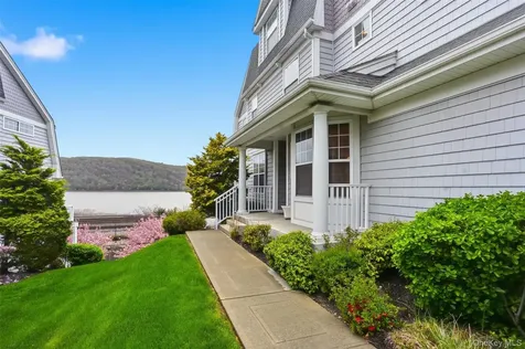 136 Hudson Pointe Drive Poughkeepsie NY 12601