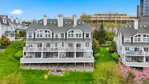 136 Hudson Pointe Drive Poughkeepsie NY 12601