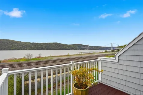 136 Hudson Pointe Drive Poughkeepsie NY 12601
