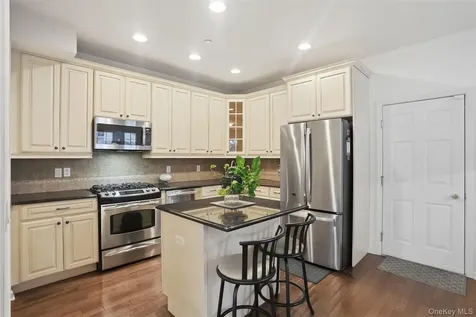 136 Hudson Pointe Drive Poughkeepsie NY 12601