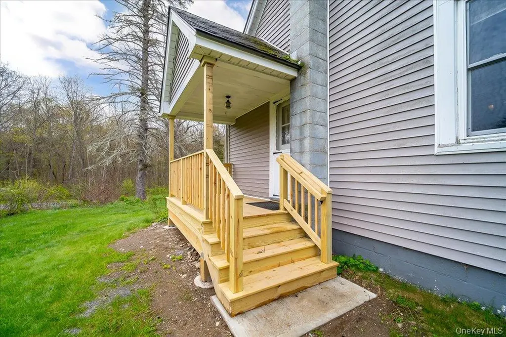 144 Cream Street Poughkeepsie NY 12601