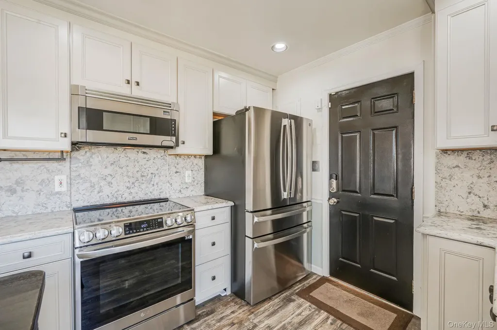71 Hill Lane Levittown NY 11756