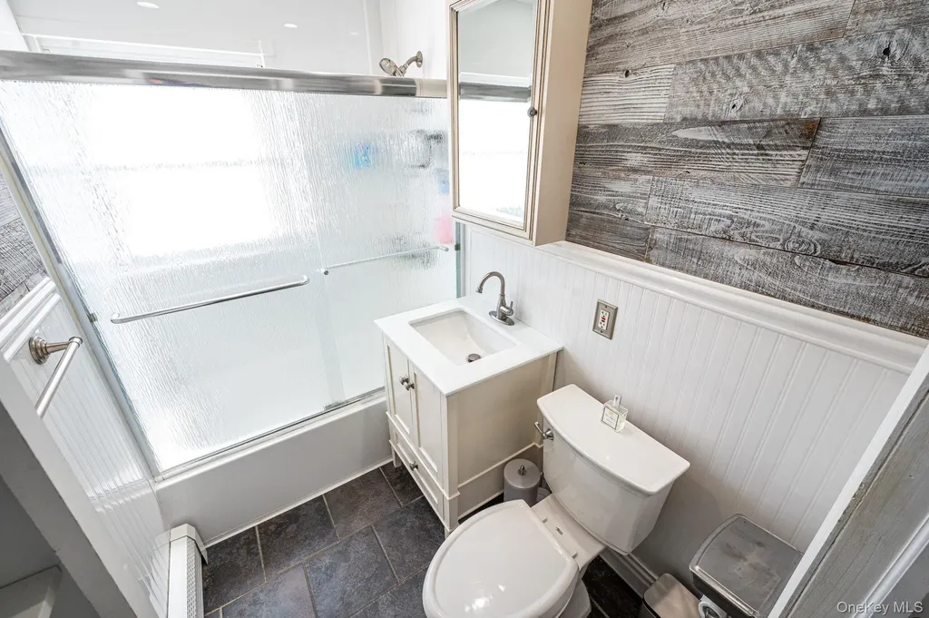 71 Hill Lane Levittown NY 11756